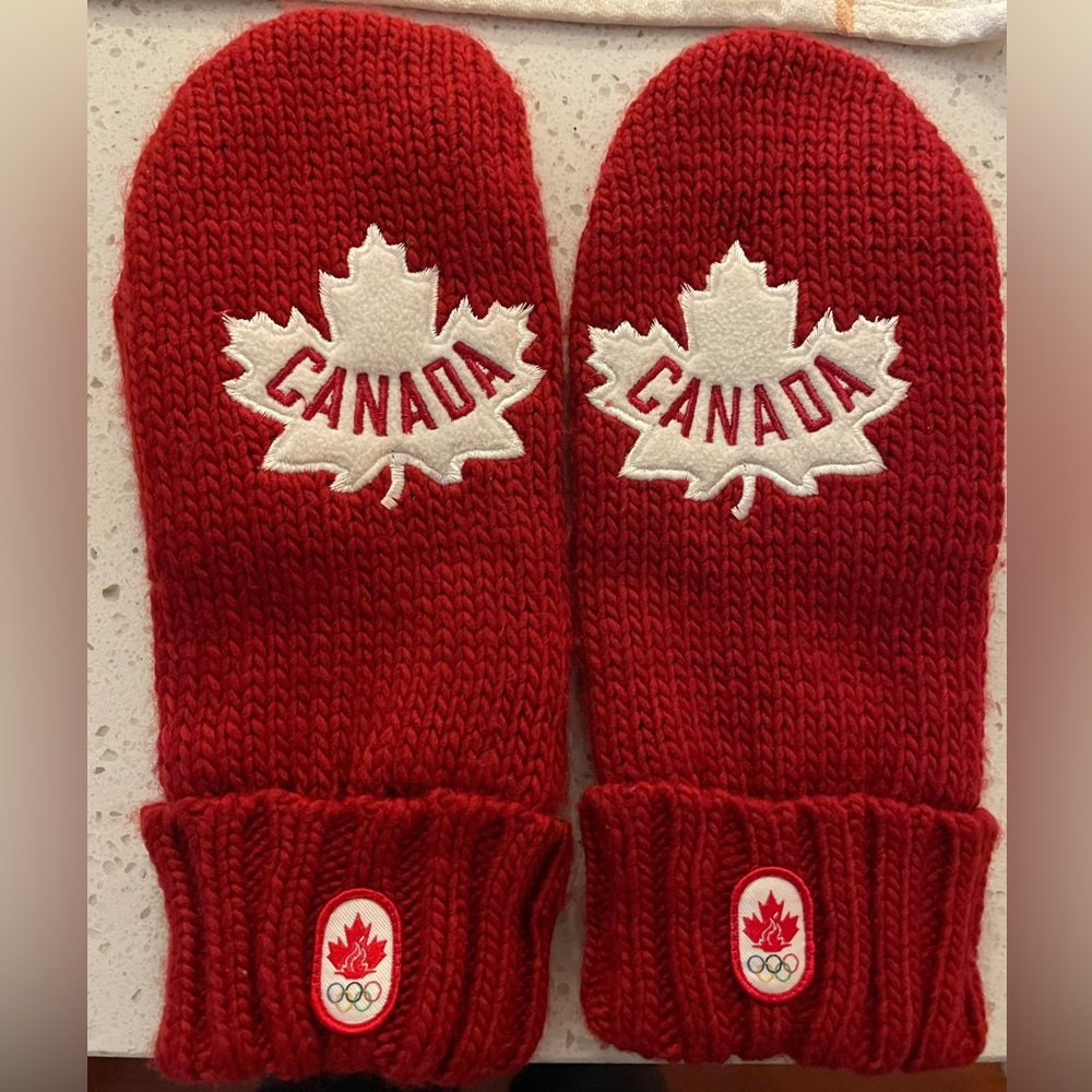 Hudson’s Bay 2012 Olympic Red Mittens size L